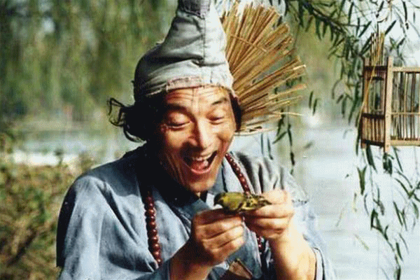 90岁游本昌获终身成就艺术家奖：只要你向前，一定会被看到！
